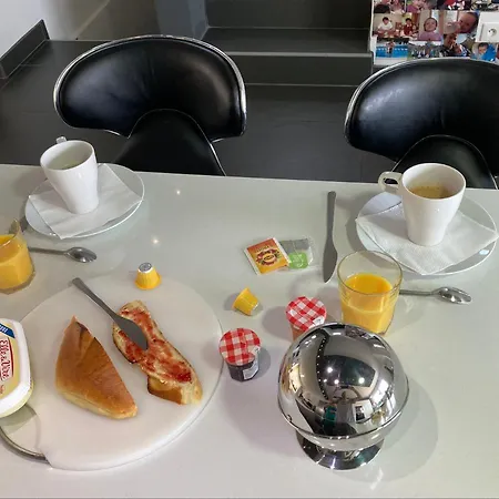 Quarto em Acomodações Particulares Privative Sur La Route Des Vins Tv Parking Box Velo Bike